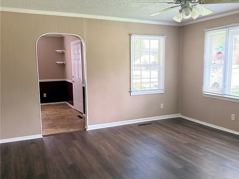 200 Roxie Ave — Photo 7