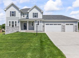 W193N5036 Rosemary Rdg, Menomonee Falls, WI 53051