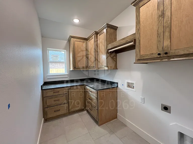 1021 Silver Birch St — Photo 11