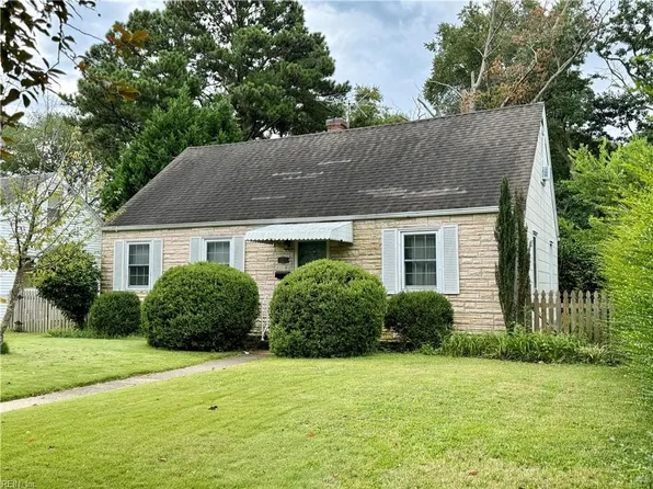 1323 Sunset Dr, Norfolk, VA 23503