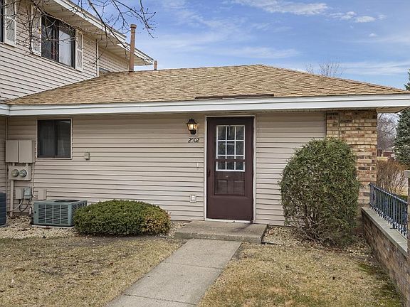 3rd image of 2502 Brookdale Ln
