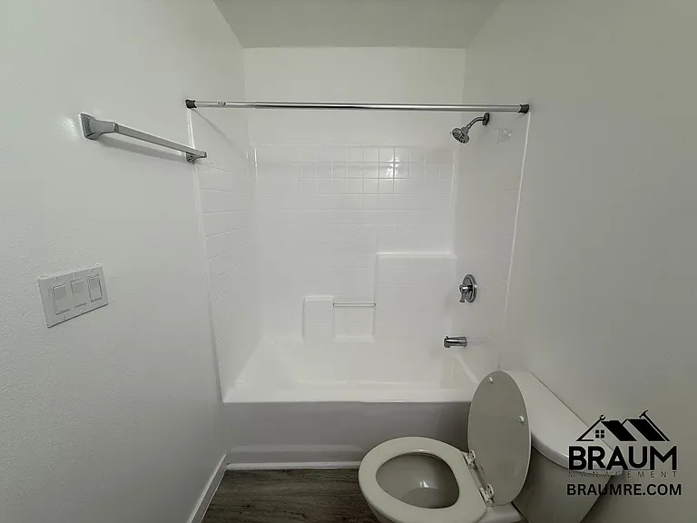 7323 WINNETKA — Photo 26