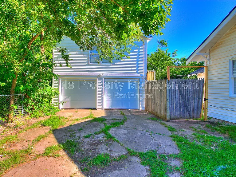 912 NW 98th St — Photo 11