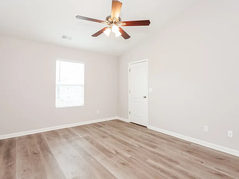 204 Ravenridge Ct — Photo 14