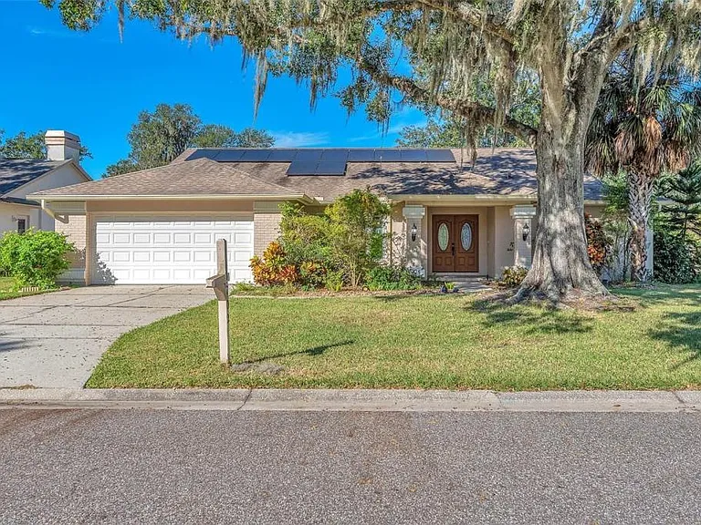 1702 Horseshoe Dr — Photo 1
