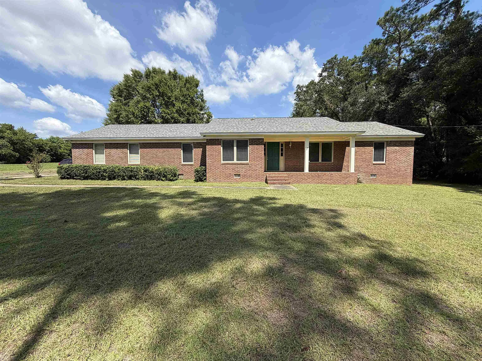 3 bed, 1924 sqft, $2,500 — Photo 1