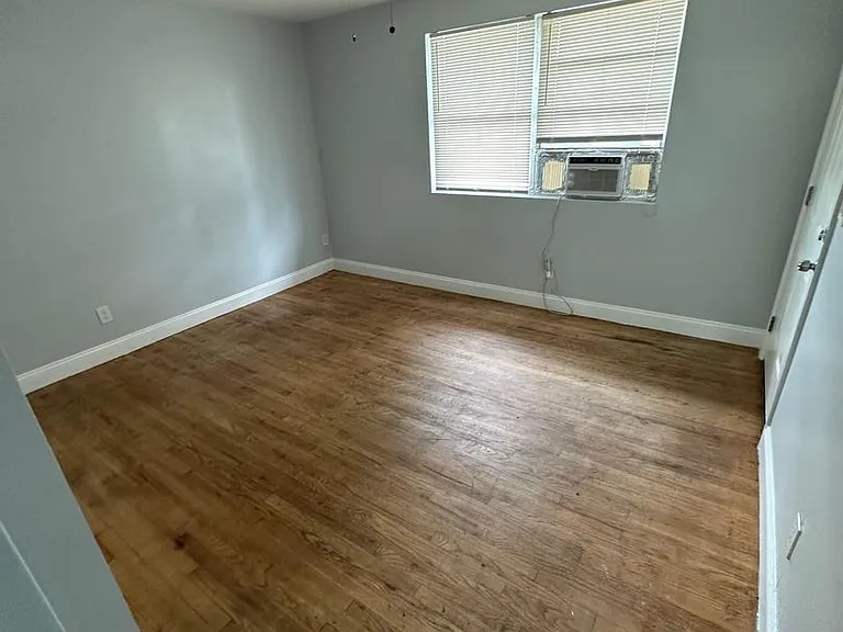 2100 Palafox St — Photo 10