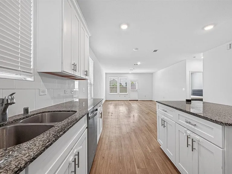 8111 Star Terrace Dr — Photo 11