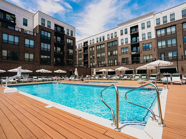09_Langham_Pool