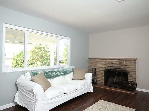 4th image of 2208 Del Monte Dr