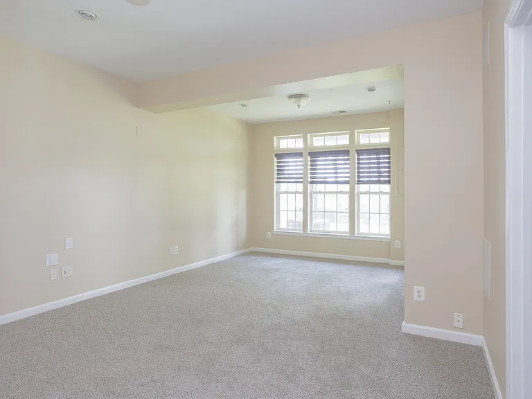 500 Monroe Point Dr — Photo 24