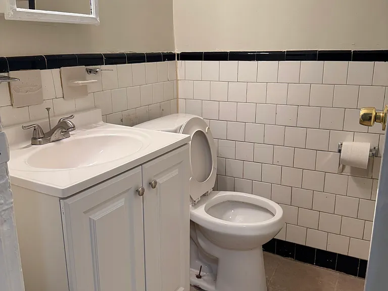 1235 Holbrook Ter NE — Photo 3