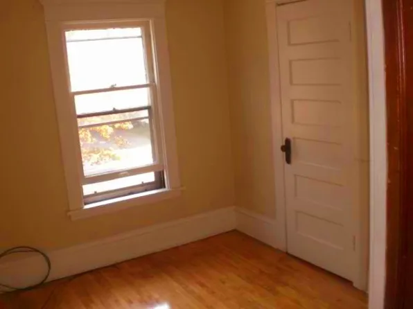 219 4th Ave S APT 1, South Saint Paul, MN 55075