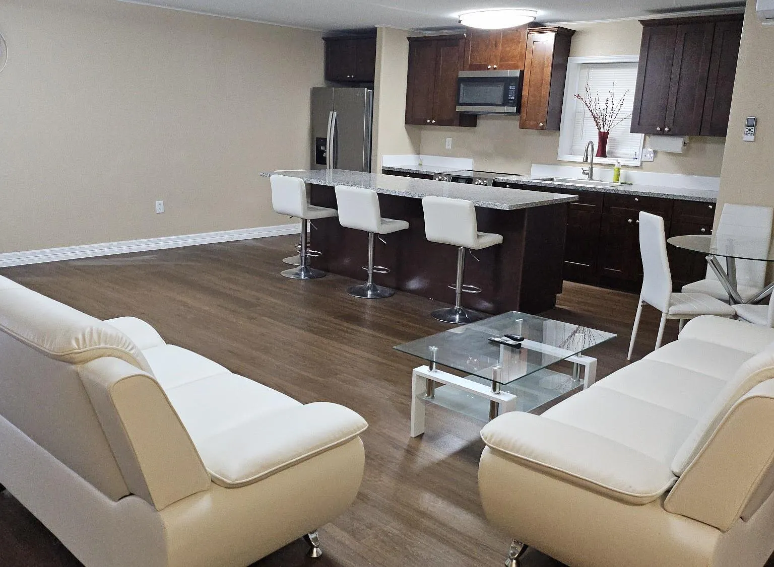 2 bed, 1.0 bath, 1850 sqft, $1,795 — Photo 3