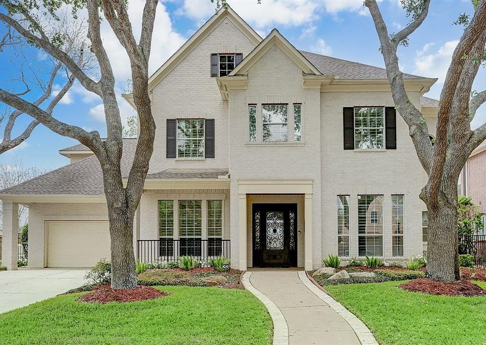 Welcome to 23 Hannahs Way Ct. in Pecan Park Estates in New Territory. Adjacent to the park and Lake Clayton, you will enjoy the beauty of the former Pecan orchard.
