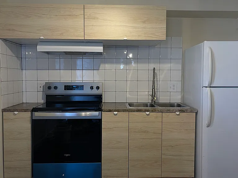 815 N Pleasant St #C — Photo 2