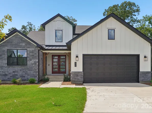 630 Hyder Trl, Tega Cay, SC 29708