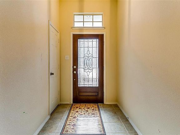 2nd image of 812 Misty Oak Trl