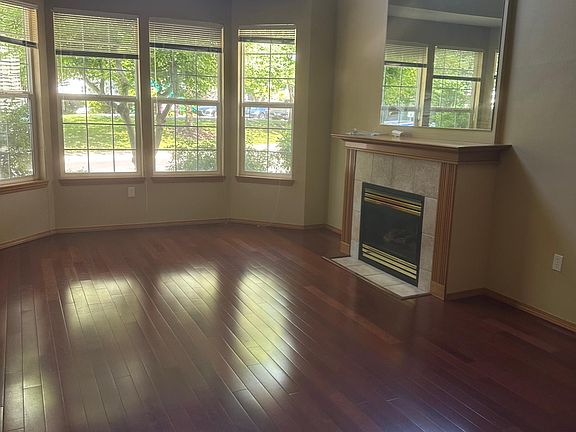 3rd image of 319 226th Ln NE