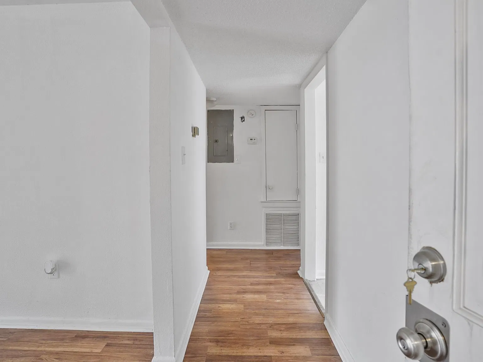 2 Bedroom 1 Bathroom Daffiin Park — Photo 4