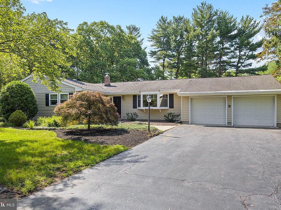 1st image of 9 Canoe Brook Dr