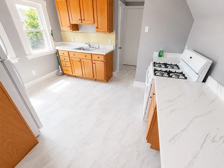 60 Pearl St #3 — Photo 6