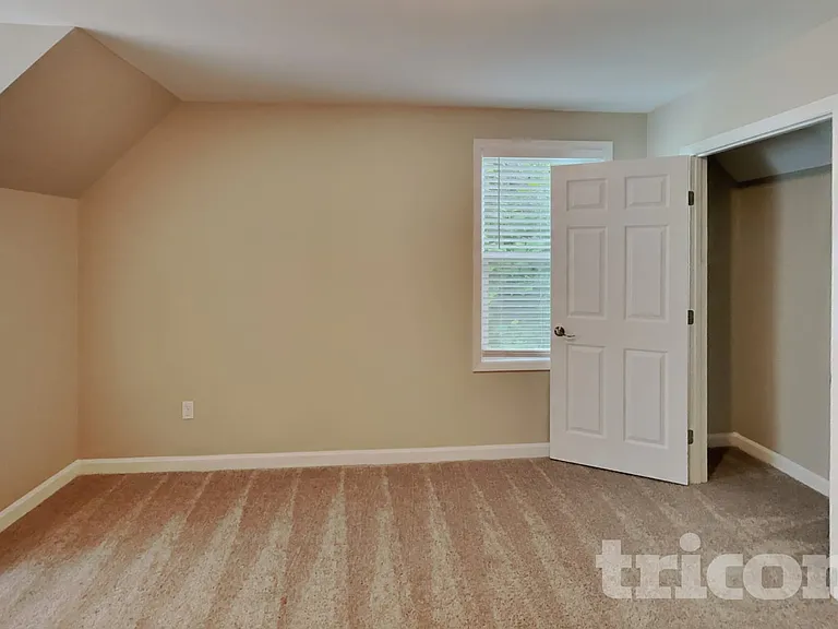 1026 Chelsea Dr — Photo 13
