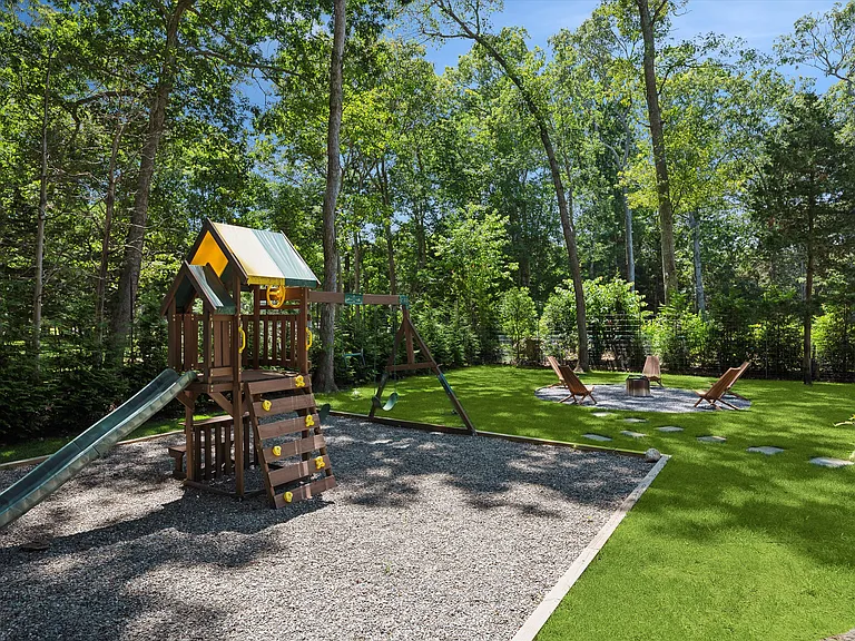 15 Tyrone Dr — Photo 4