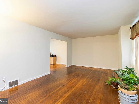 5th image of 2311 Larkwood Dr