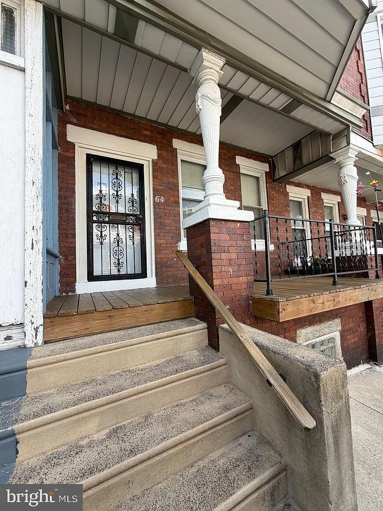 4 bed, 1344 sqft, $1,700 — Photo 2