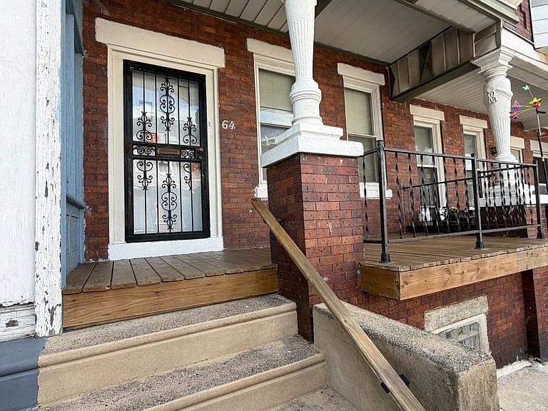 64 W Sharpnack St — Photo 2