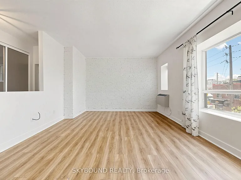 133 Wineva Ave #F — Photo 3