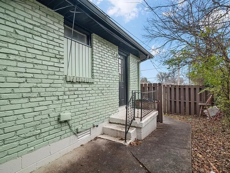 319 Morton Ave #A — Photo 14