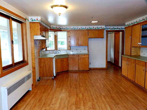 3rd image of 107 N Hazel Ave
