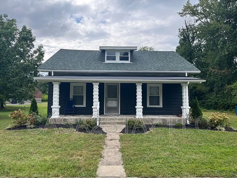 3 bed, 1.0 bath, $1,750 — Photo 1