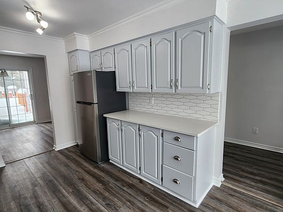 3rd image of 3372 Uplands Dr #1
