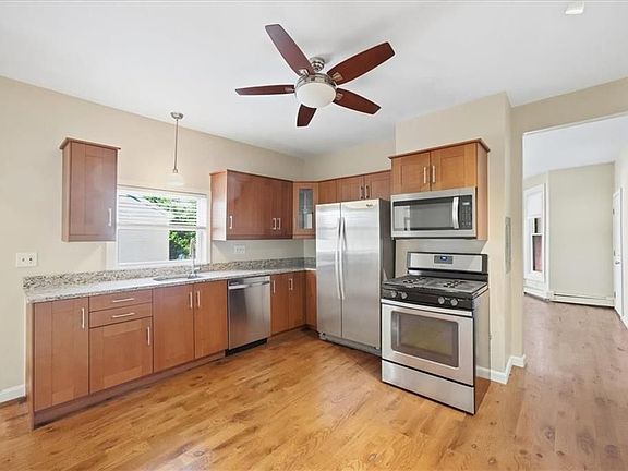 5th image of 81 Jenkins St
