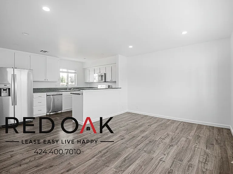 11218 Oxnard St #5 — Photo 1