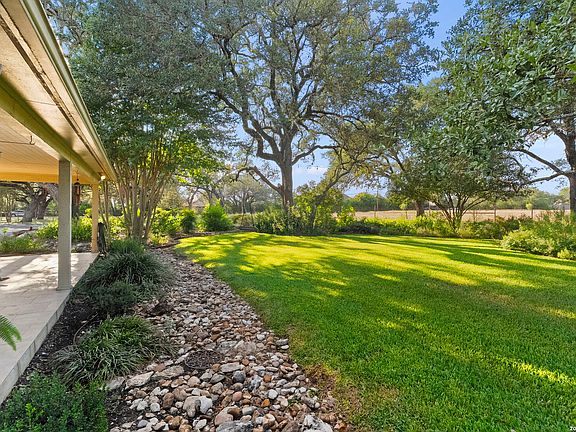 4th image of 22050 Hanging Oak