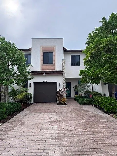 3 bed, 2.5 bath, 1378 sqft, $3,600 — Photo 1