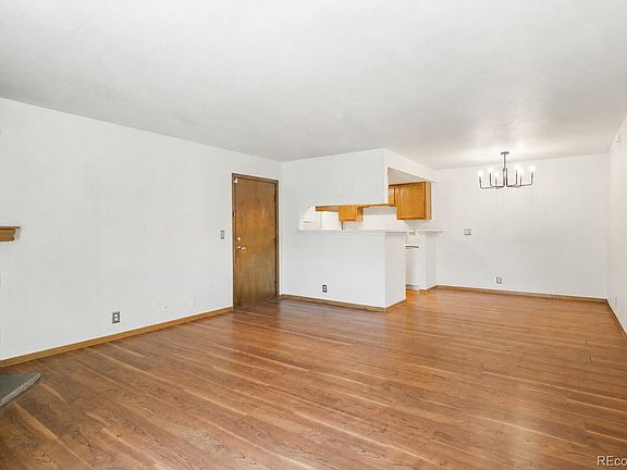 4th image of 907 S Yampa Street #103