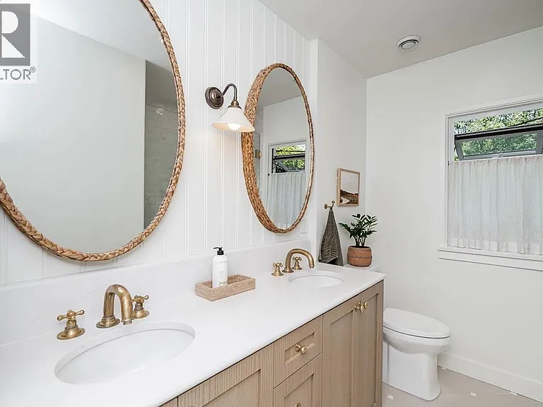 2784 Crescentview Dr — Photo 5