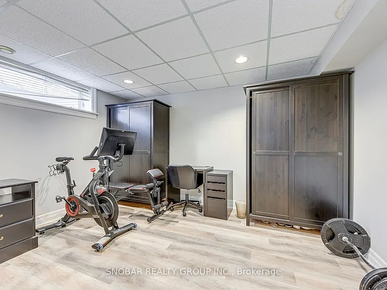 52 Decarie Cir — Photo 21