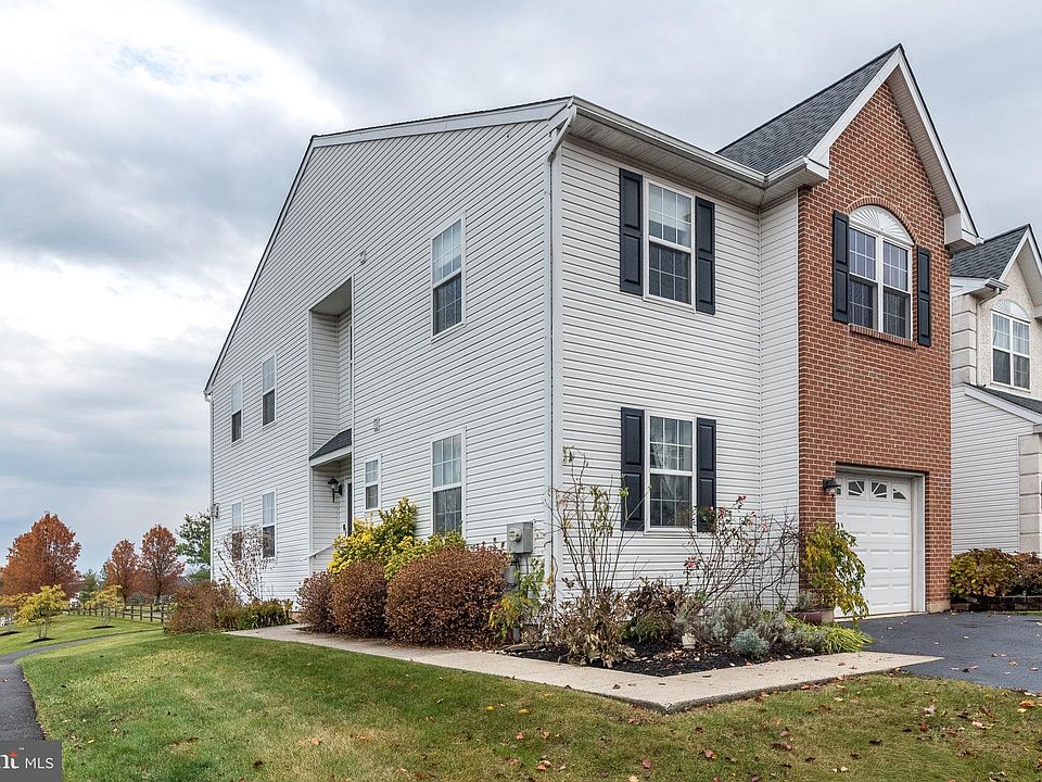 1st image of 203 Hampshire Dr