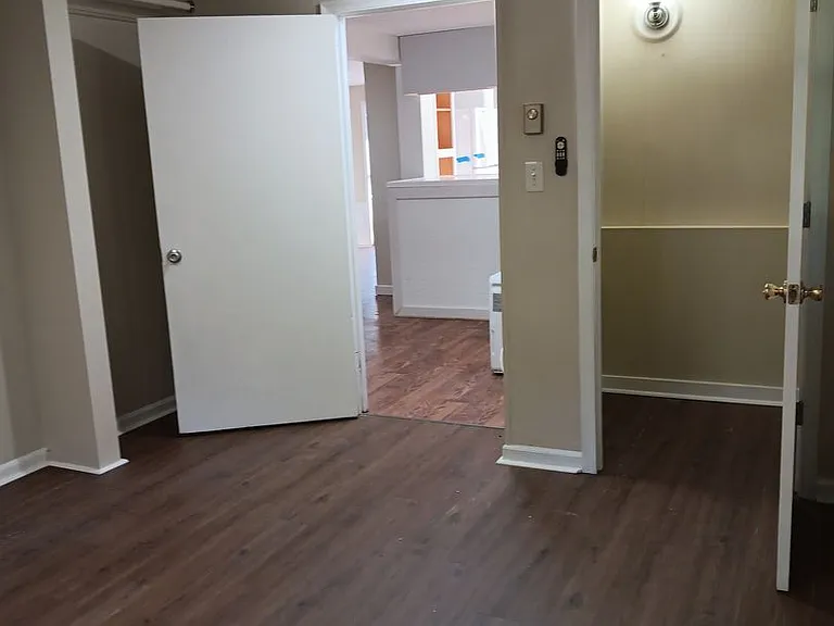 110 Middlesex Dr — Photo 35