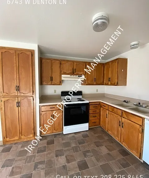 6743 W Denton Ln — Photo 3