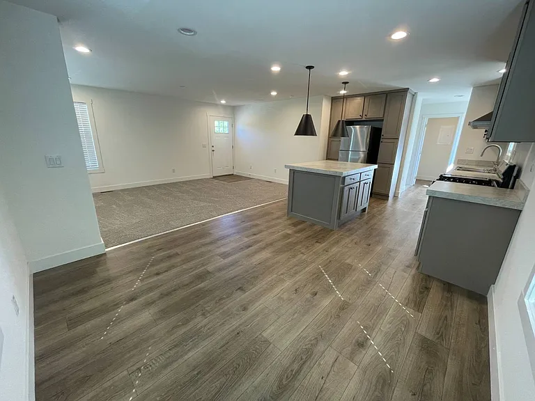 5427 Edgewood Ln #4E — Photo 3