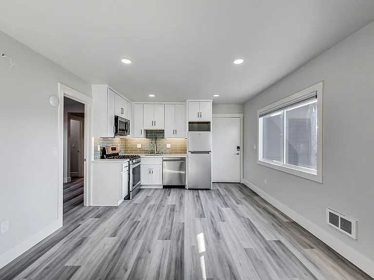 3411 Adeline St — Photo 3