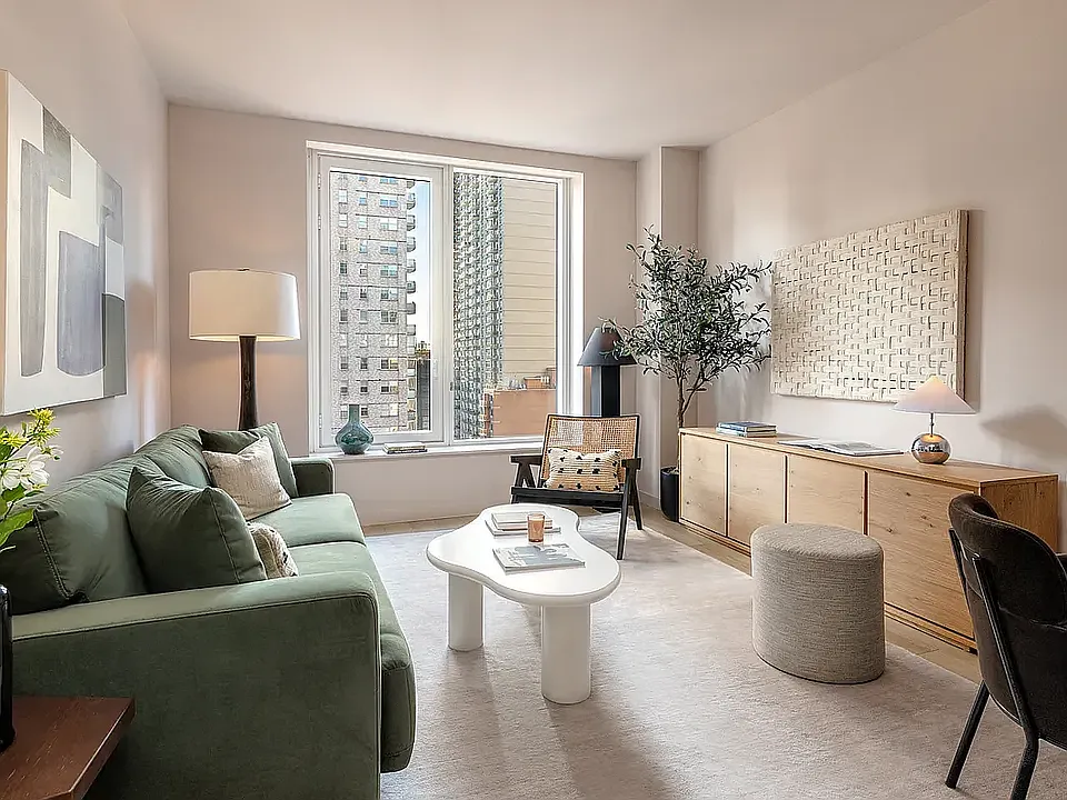 255 E 39th St #Penthouse 3E