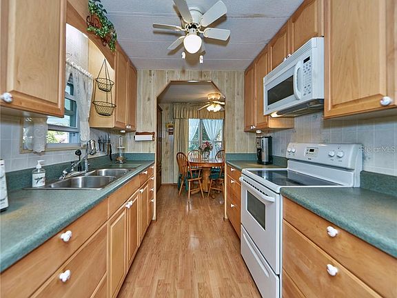 3rd image of 1660 Sunshine Ln